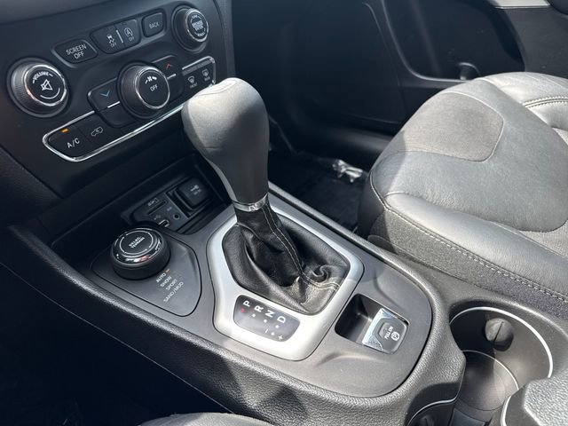 Used 2018 Jeep Cherokee Latitude Plus w/ Cold Weather Group image 30