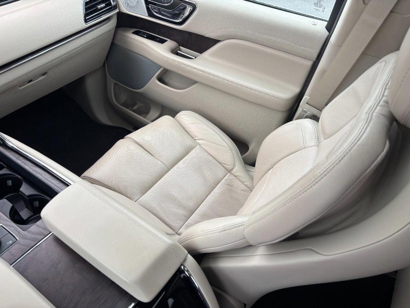 Used 2020 Lincoln Navigator L Reserve w/ Luxury Package image 15