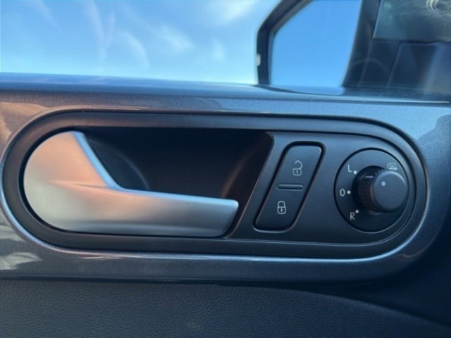 Used 2013 Volkswagen Beetle TDI image 20