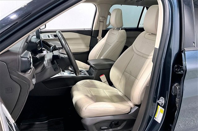 Used 2022 Ford Explorer Platinum w/ Technology Package image 22