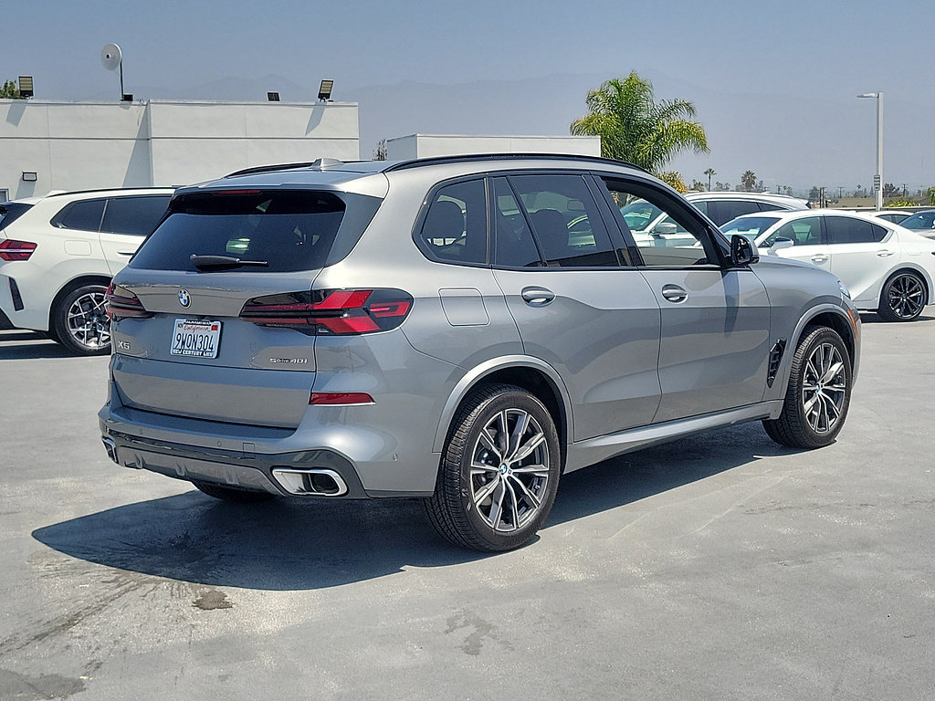 Used 2026 BMW X5 sDrive40i w/ M Sport Package RWD image 3