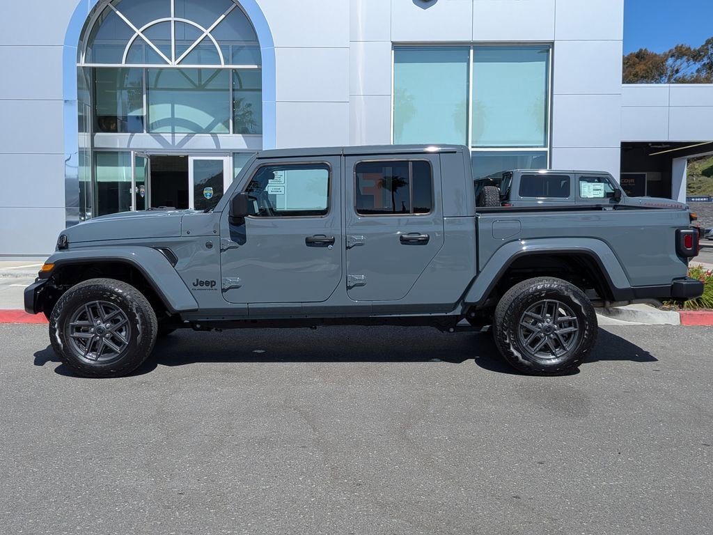 Used 2026 Jeep Gladiator Sport image 2