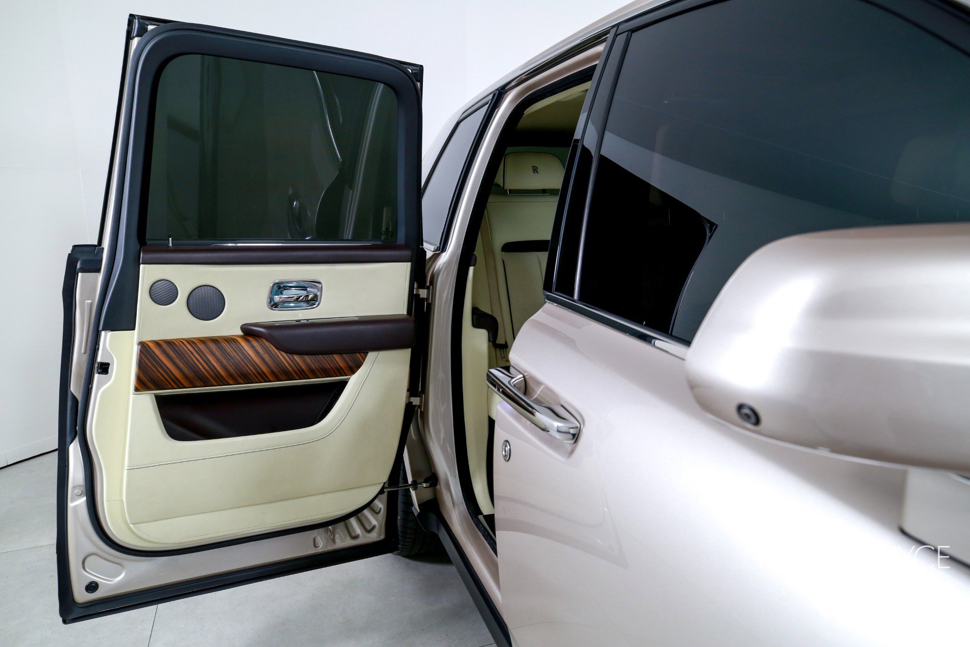 Used 2019 Rolls-Royce Cullinan image 27