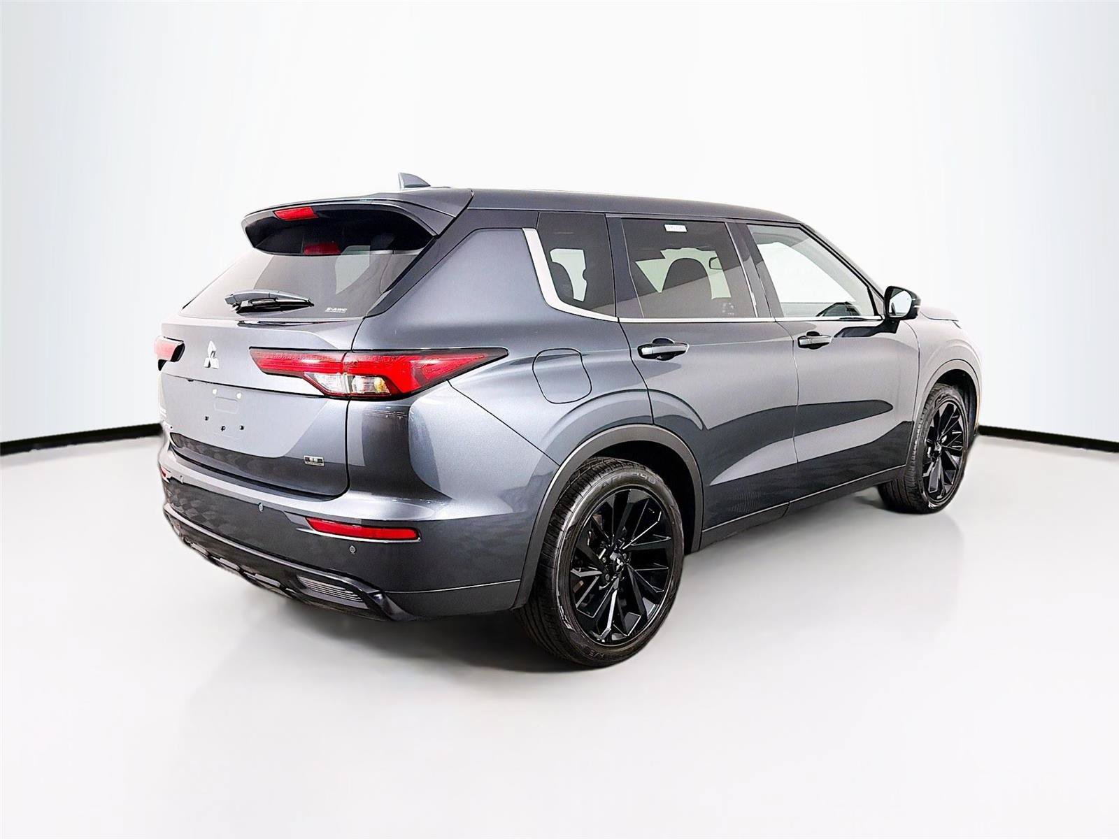 Used 2024 Mitsubishi Outlander SE Black Edition AWD/4WD image 11