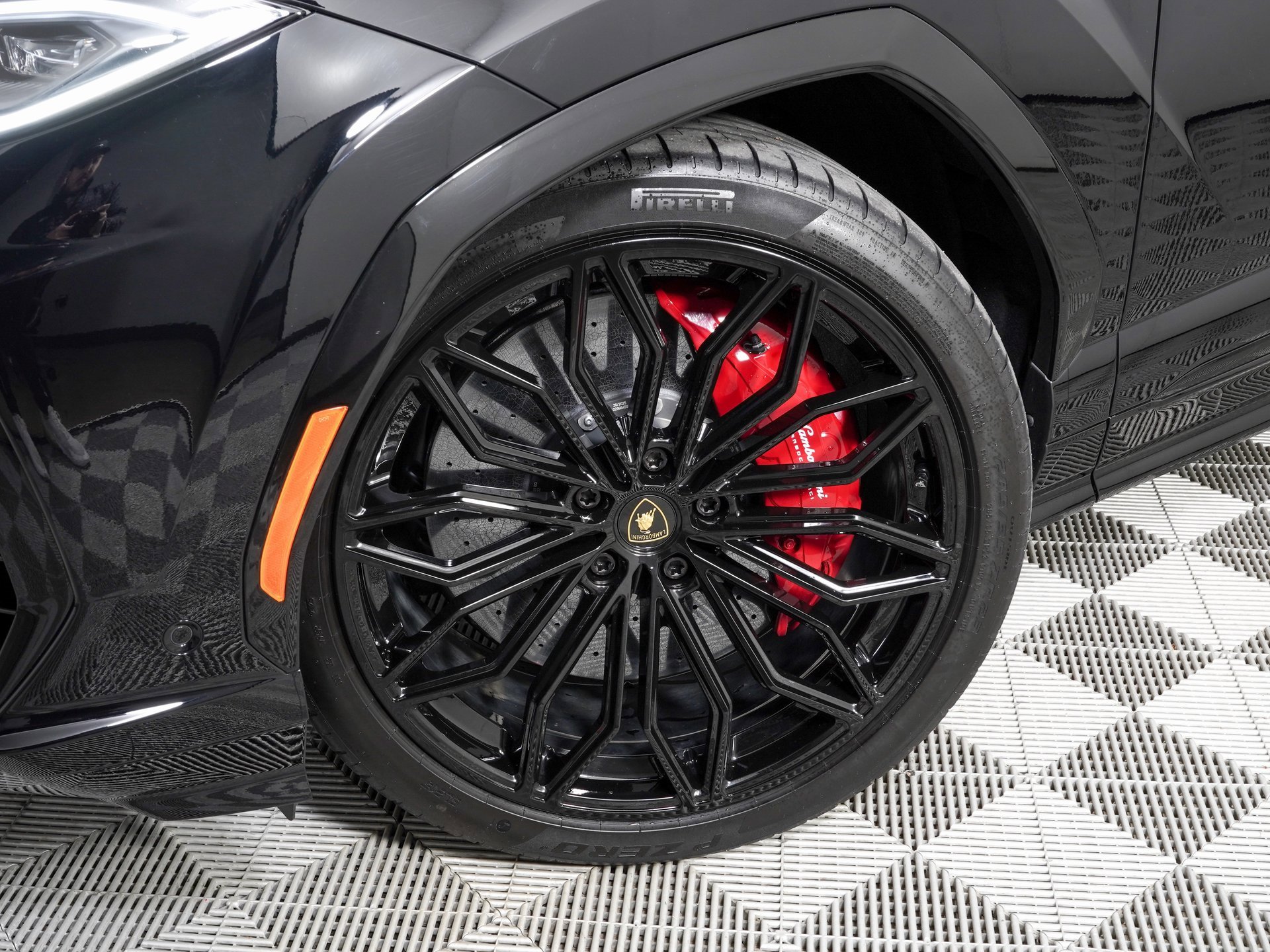 Used 2025 Lamborghini Urus SE image 32