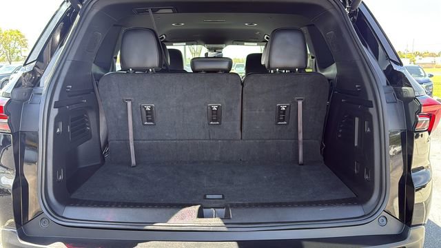 Used 2025 Buick Enclave Preferred image 11