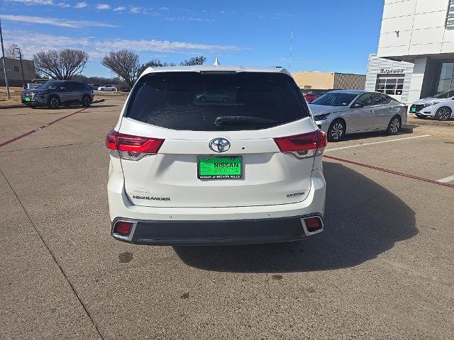 Used 2019 Toyota Highlander FWD V6 image 4