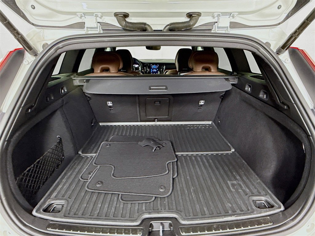 Used 2024 Volvo V60 B5 Cross Country Plus w/ Protection Package Premier image 28