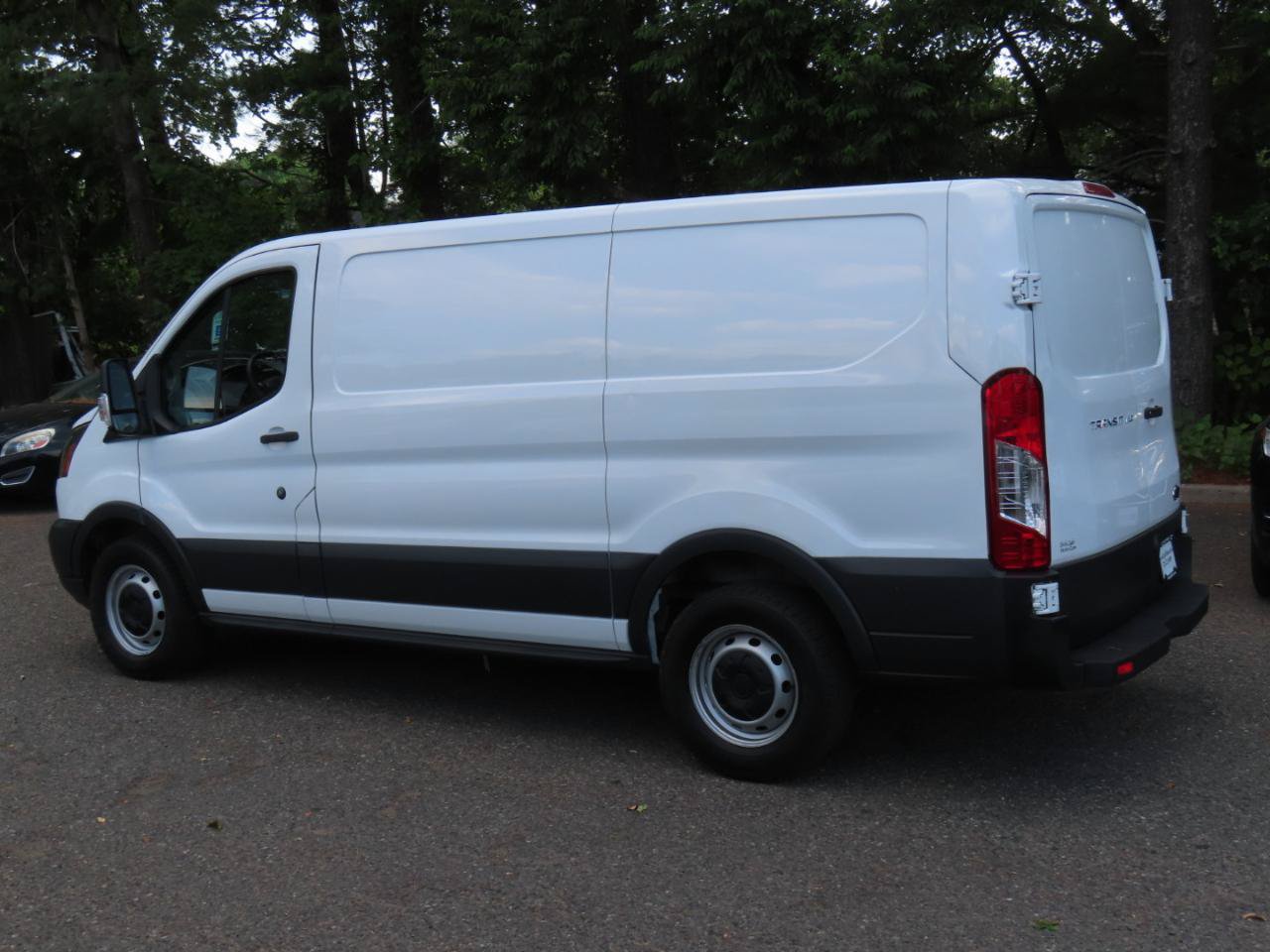 Used 2018 Ford Transit 150 130 Low Roof RWD image 3