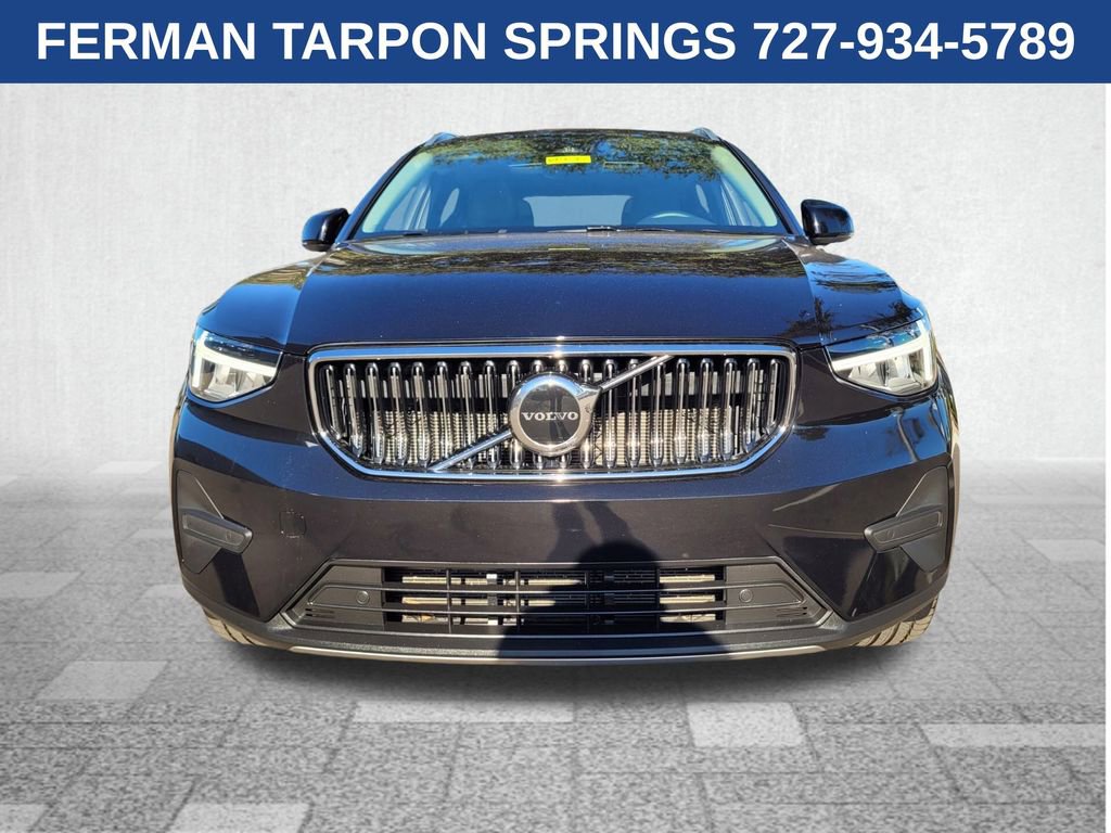 Certified 2025 Volvo XC40 B5 Core image 3