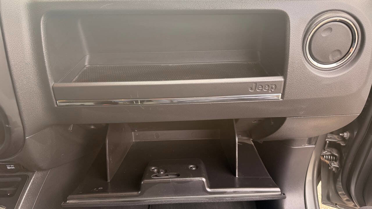 Used 2012 Jeep Patriot Limited w/ Sun/Sound Group AWD/4WD image 30