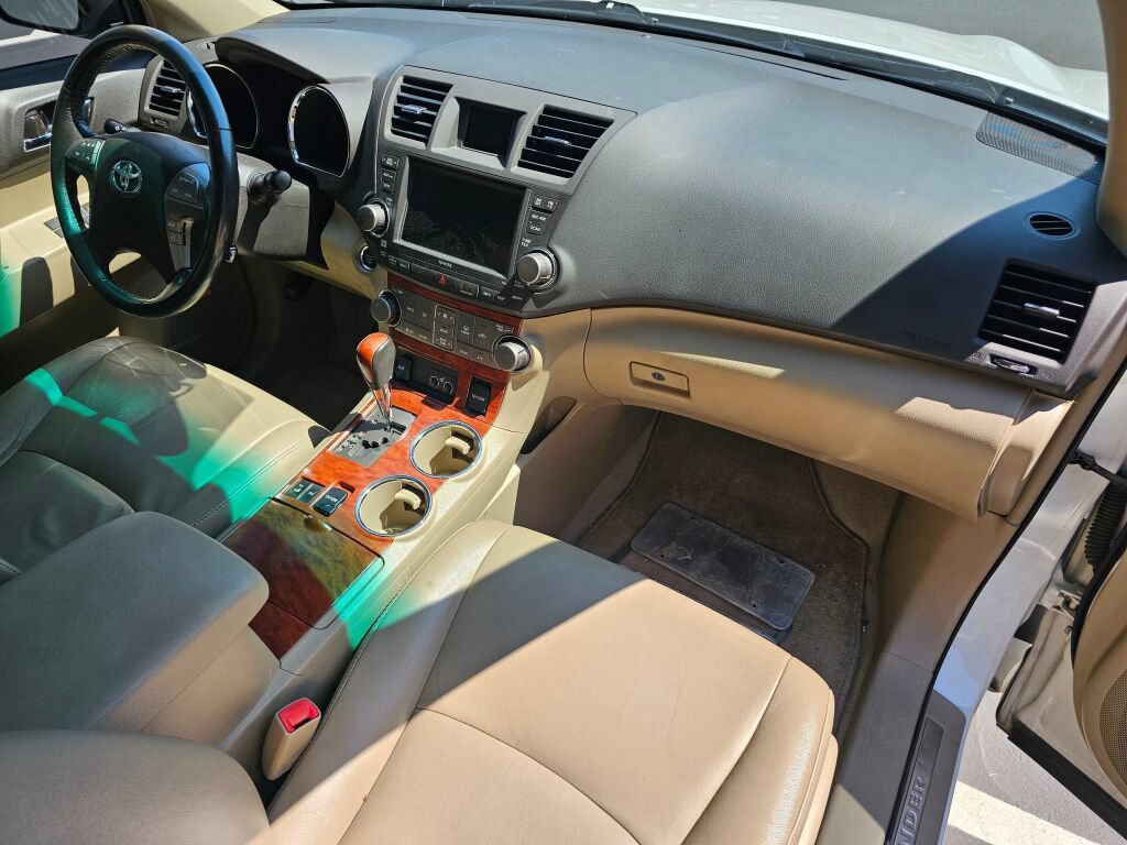 Used 2010 Toyota Highlander Limited AWD/4WD image 12