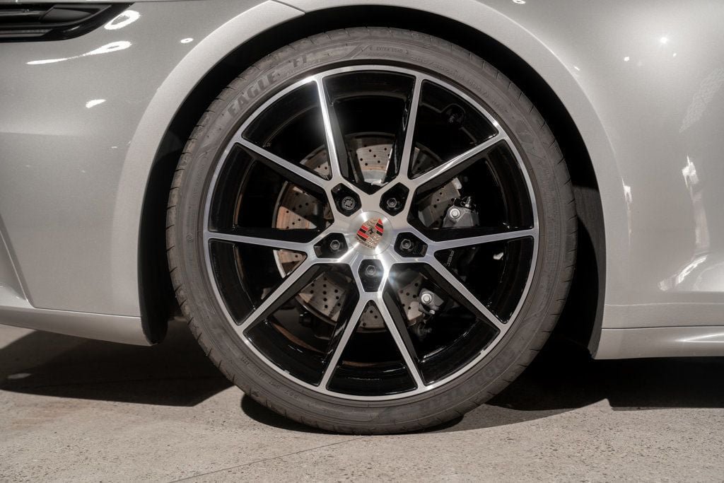 Used 2025 Porsche 911 Carrera T RWD image 15