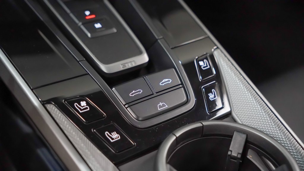 Certified 2025 Porsche 911 Carrera image 31