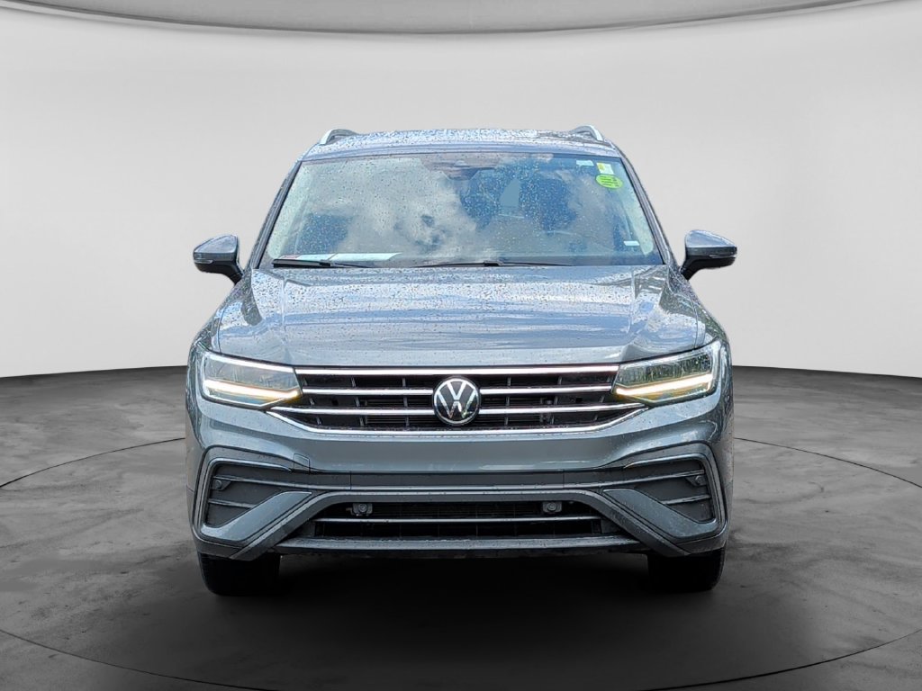 Used 2024 Volkswagen Tiguan SE AWD/4WD image 2