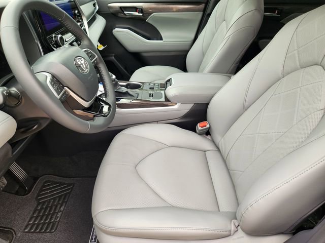 New 2026 Toyota Highlander Platinum AWD/4WD image 11