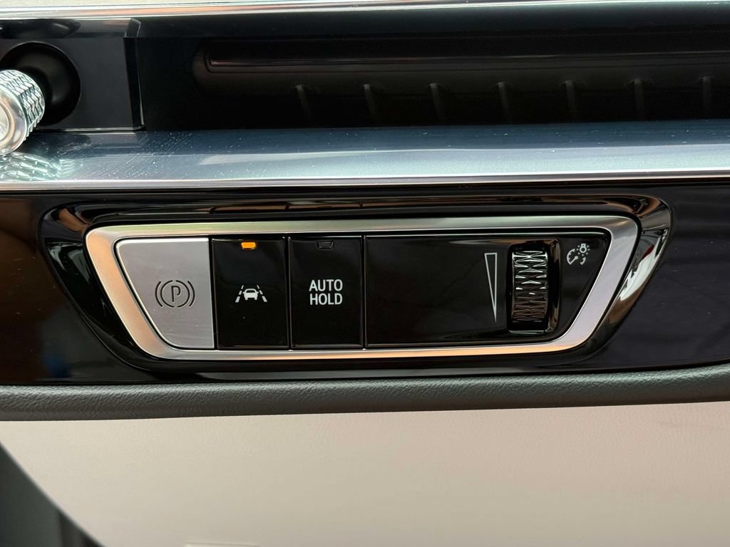 Used 2023 Cadillac Lyriq 2WD image 29