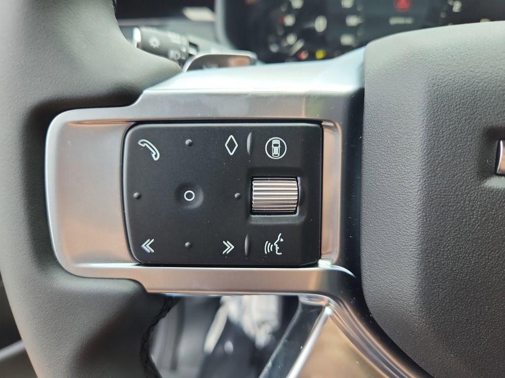 Used 2025 Land Rover Discovery S AWD/4WD image 19