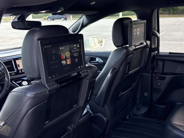 Used 2018 Chrysler Pacifica Touring-L Plus FWD image 12