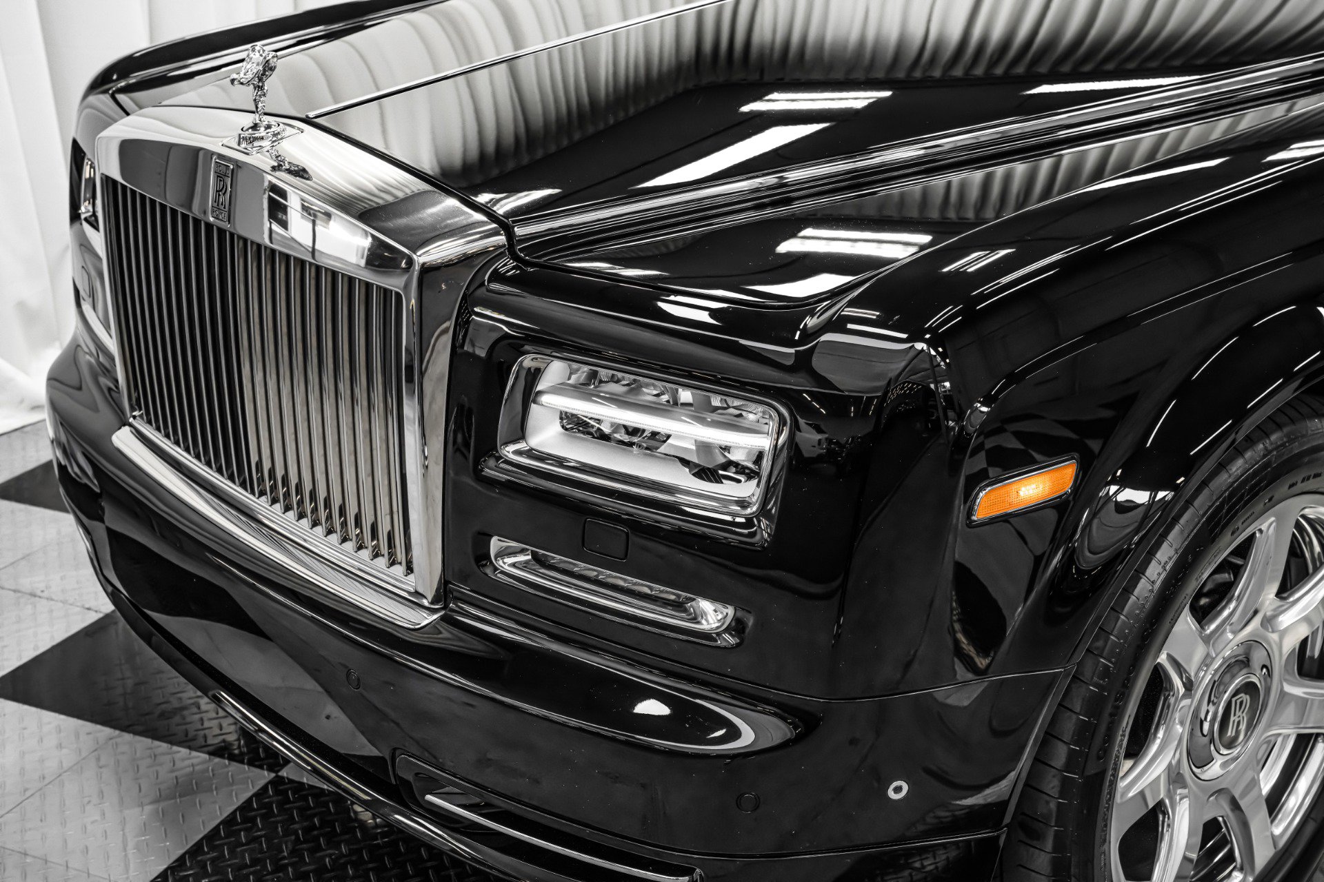 Used 2013 Rolls-Royce Phantom Sedan image 34