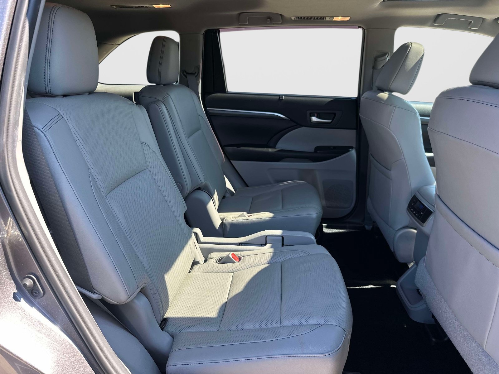 Used 2019 Toyota Highlander Limited AWD/4WD image 10