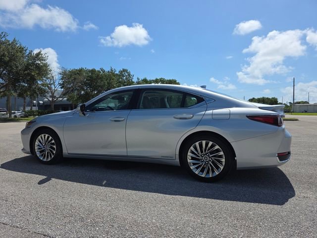 Used 2019 Lexus ES 300h Ultra Luxury w/ Accessory Package 2 FWD image 5