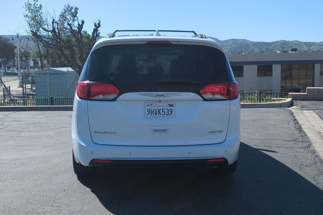 Used 2020 Chrysler Pacifica Limited w/ Tire & Wheel Group image 7
