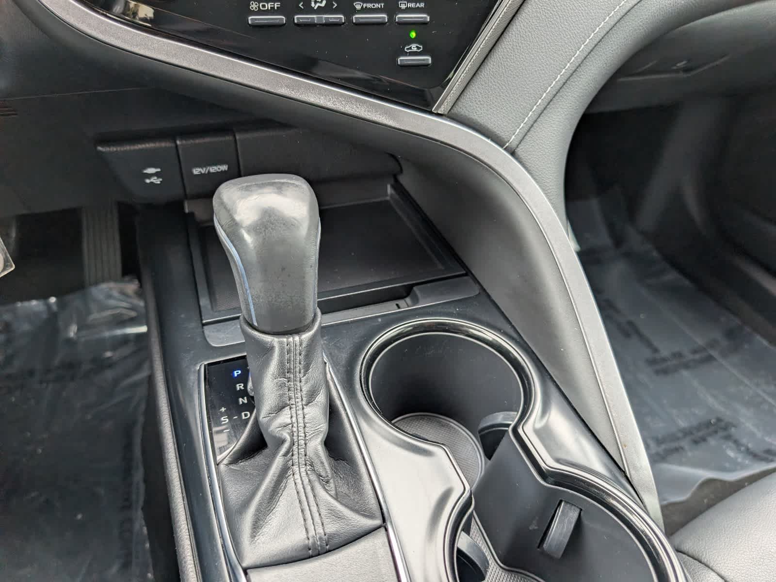 Used 2019 Toyota Camry SE w/ Carpet Mat Package FWD image 22