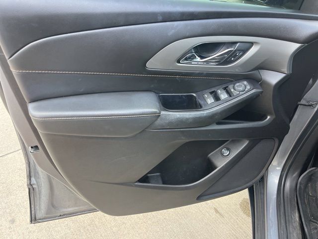 Used 2020 Chevrolet Traverse LT FWD image 14