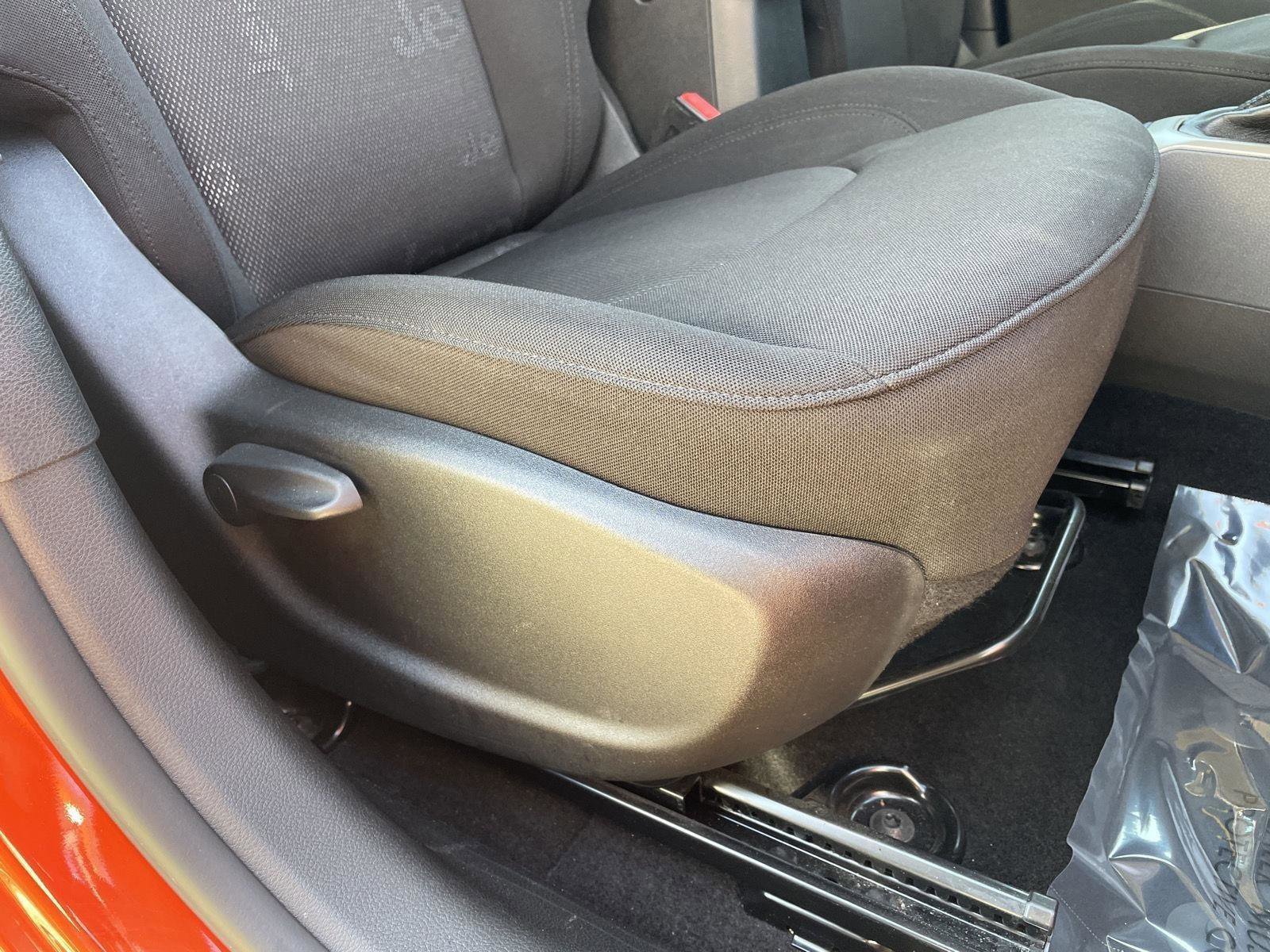 Used 2015 Jeep Renegade Latitude AWD/4WD image 3