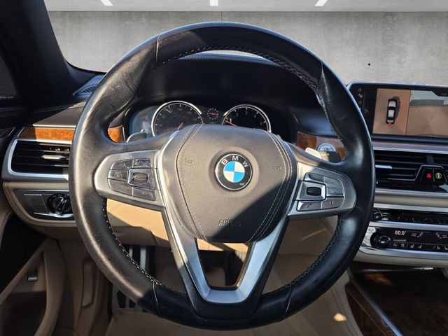 Used 2017 BMW 750i RWD image 21