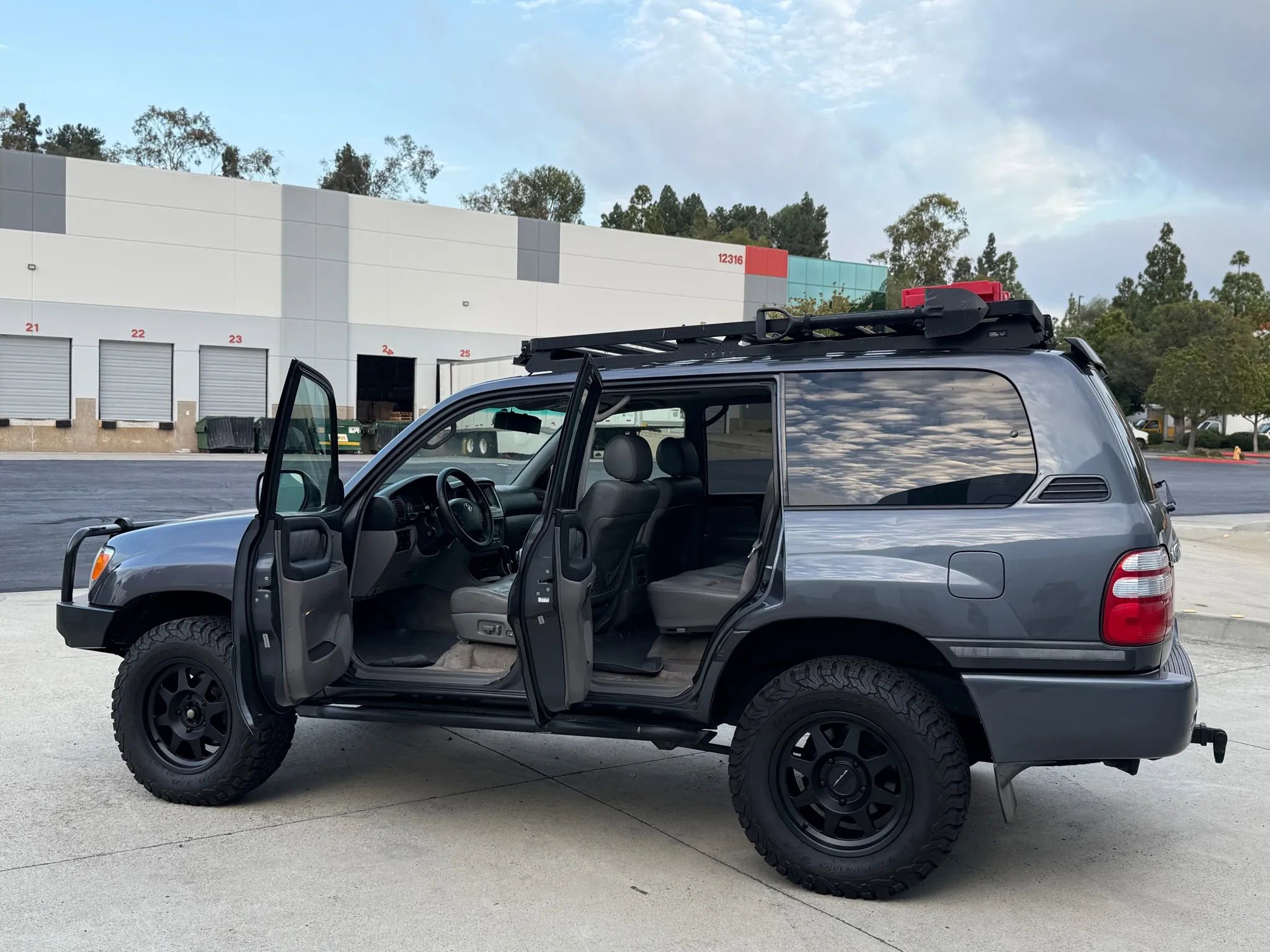 Used 2004 Toyota Land Cruiser image 18