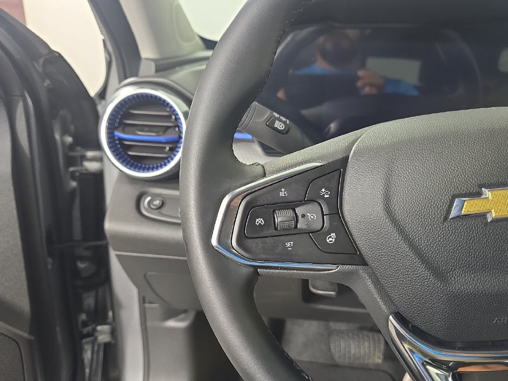 Used 2025 Chevrolet Trax LT w/ Driver Confidence Package FWD image 13
