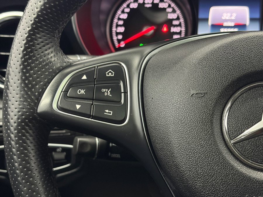 Used 2019 Mercedes-Benz GLC 300 4MATIC w/ Premium Package image 20