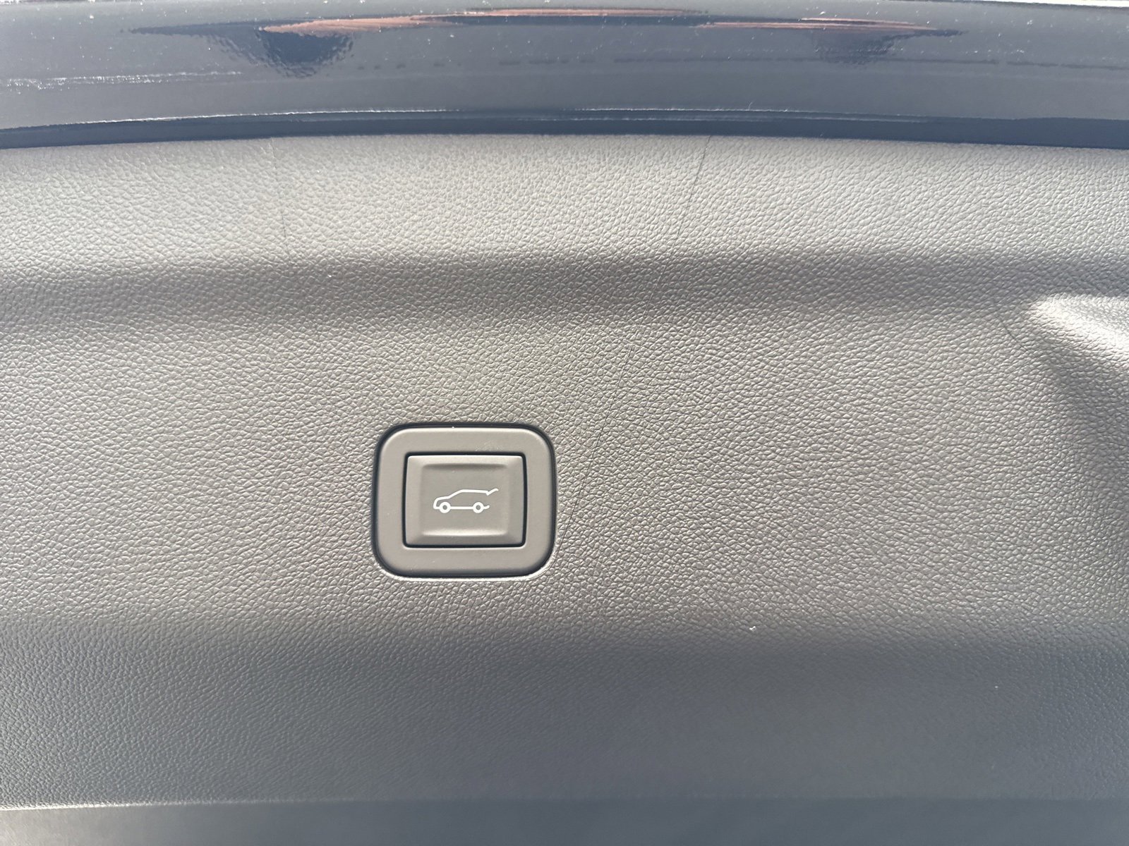 New 2025 Chevrolet Suburban High Country image 13