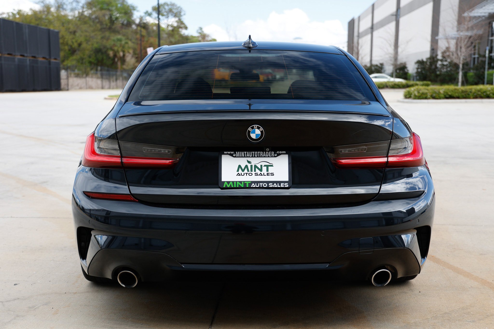 Used 2020 BMW 330i Sedan w/ M Sport Package RWD image 12