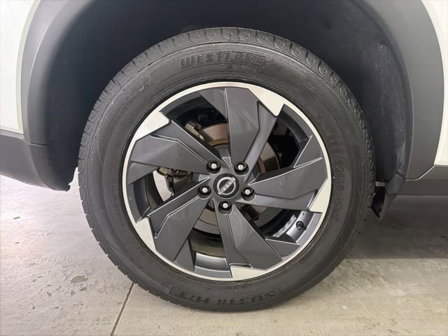 Used 2024 Nissan Rogue SV image 12