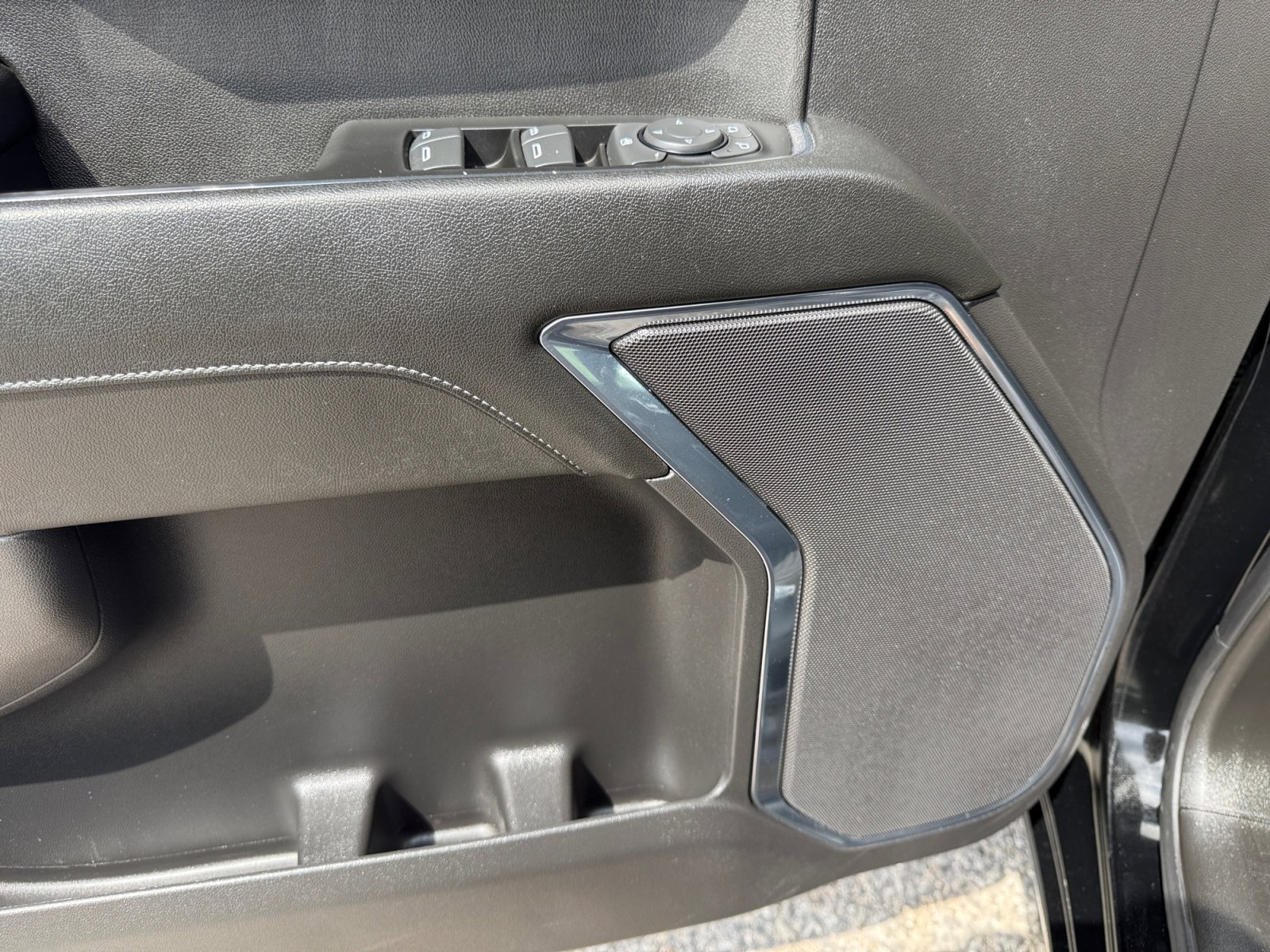 Used 2024 Chevrolet Silverado 1500 LT image 28