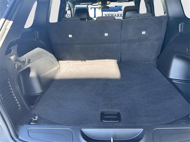 Used 2021 Jeep Grand Cherokee Laredo AWD/4WD image 19