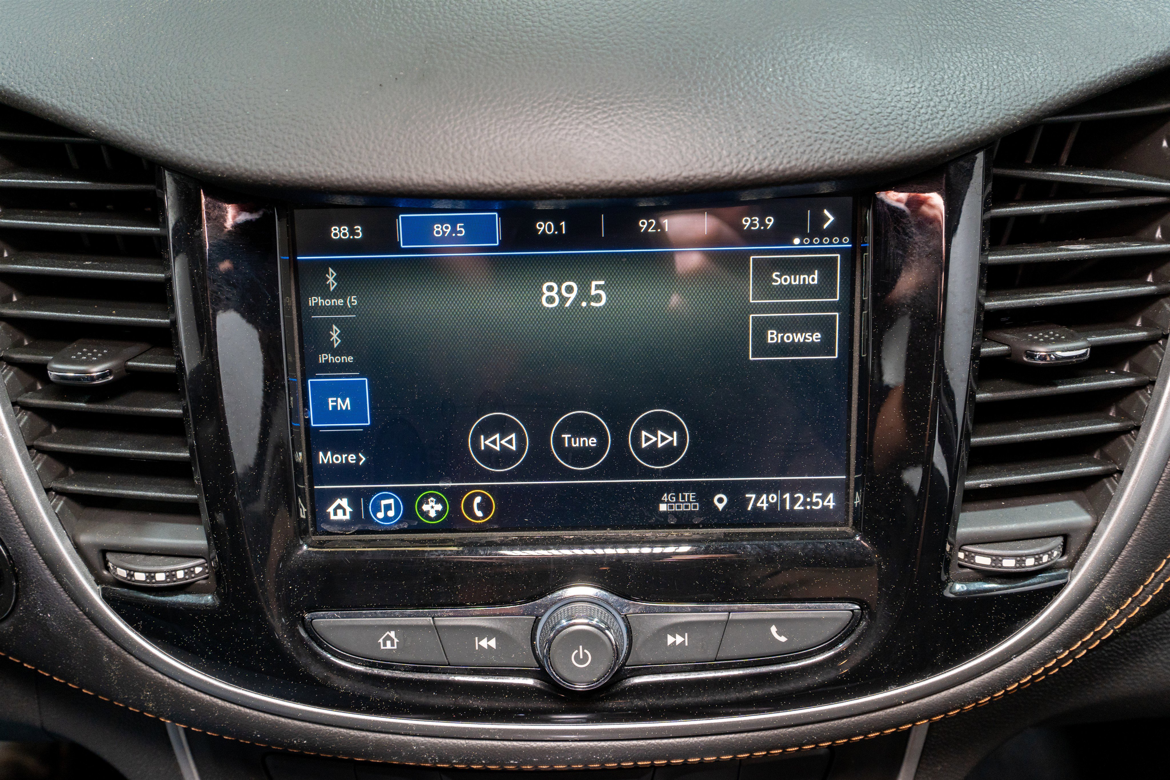 Used 2019 Chevrolet Trax LT w/ LT Convenience Package image 17