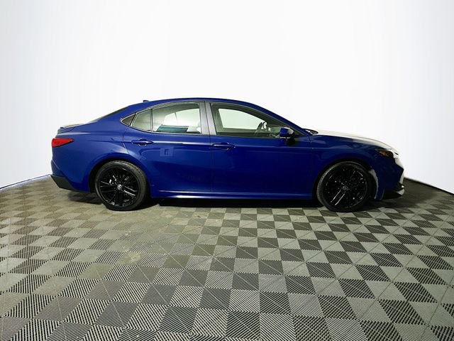 Used 2025 Toyota Camry SE image 9