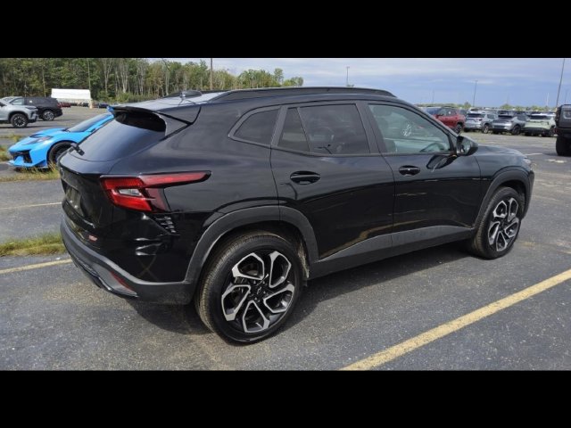 Used 2026 Chevrolet Trax RS w/ Driver Confidence Package FWD image 3
