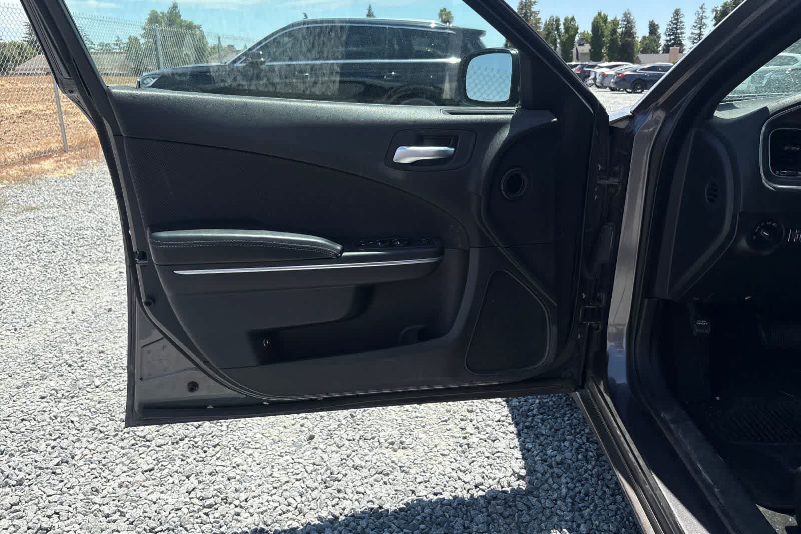 Used 2015 Dodge Charger SE w/ Popular Equipment Group RWD image 15