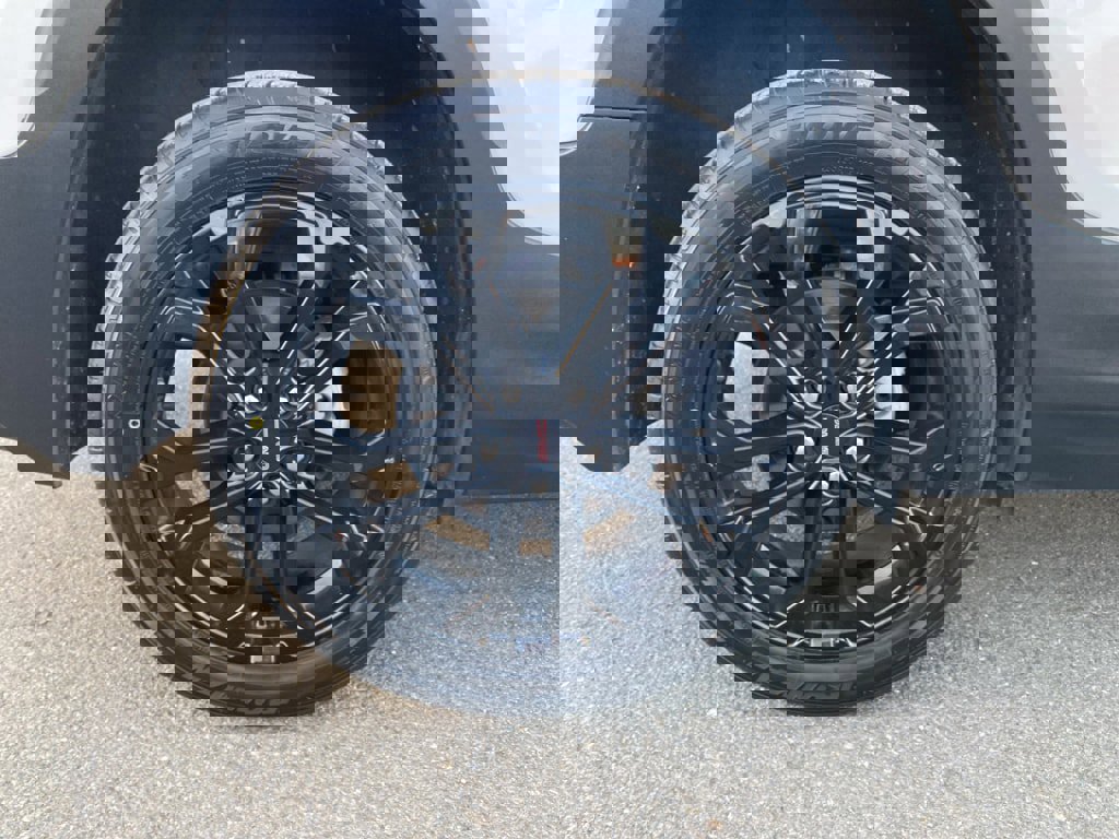 Used 2022 GMC Terrain SLE w/ Elevation Edition image 7