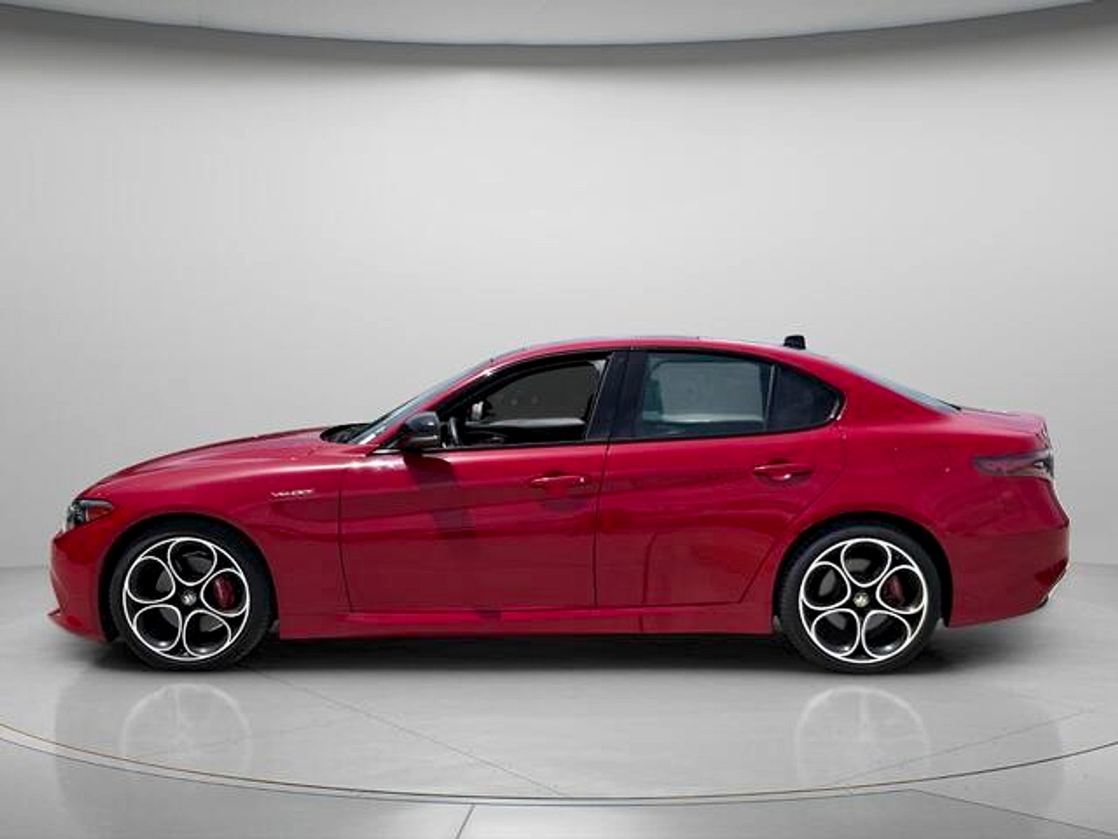 New 2025 Alfa Romeo Giulia RWD image 2