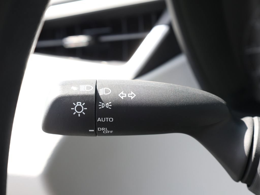 Used 2025 Toyota Corolla LE FWD image 31