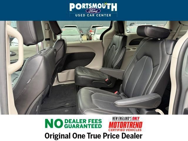 Used 2024 Chrysler Pacifica Touring-L image 5