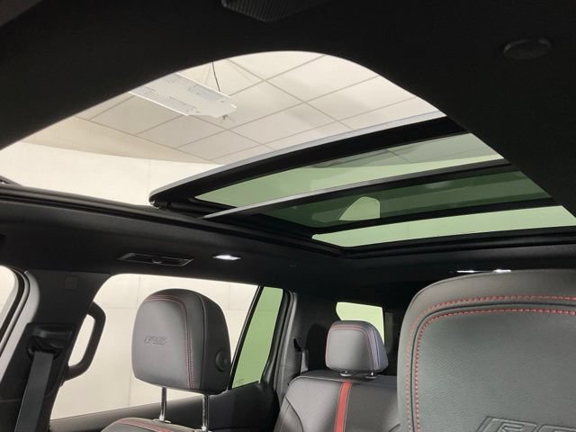 Used 2026 Chevrolet Traverse RS w/ LPO, Floor Liner Package FWD image 22