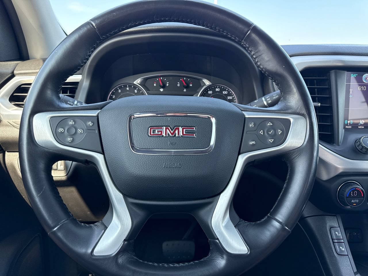 Used 2018 GMC Acadia SLT w/ LPO, Floor Liner Package FWD image 17