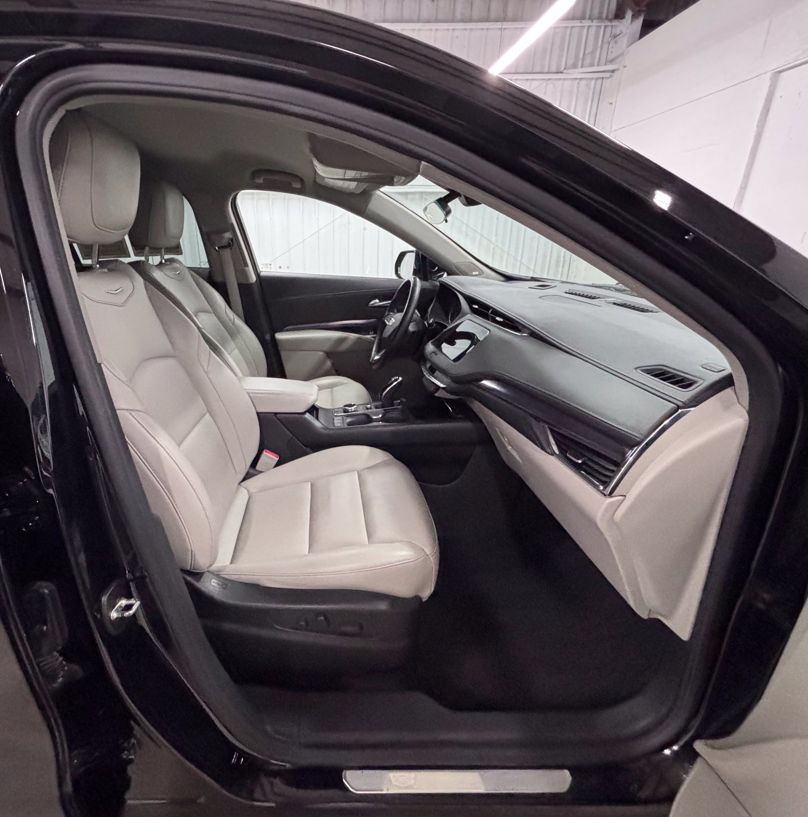Used 2023 Cadillac XT4 Luxury FWD image 18